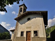 65 Facciata della chiesetta di S. Gaetano di Carnito